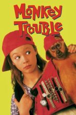 Nonton film Monkey Trouble (1994)